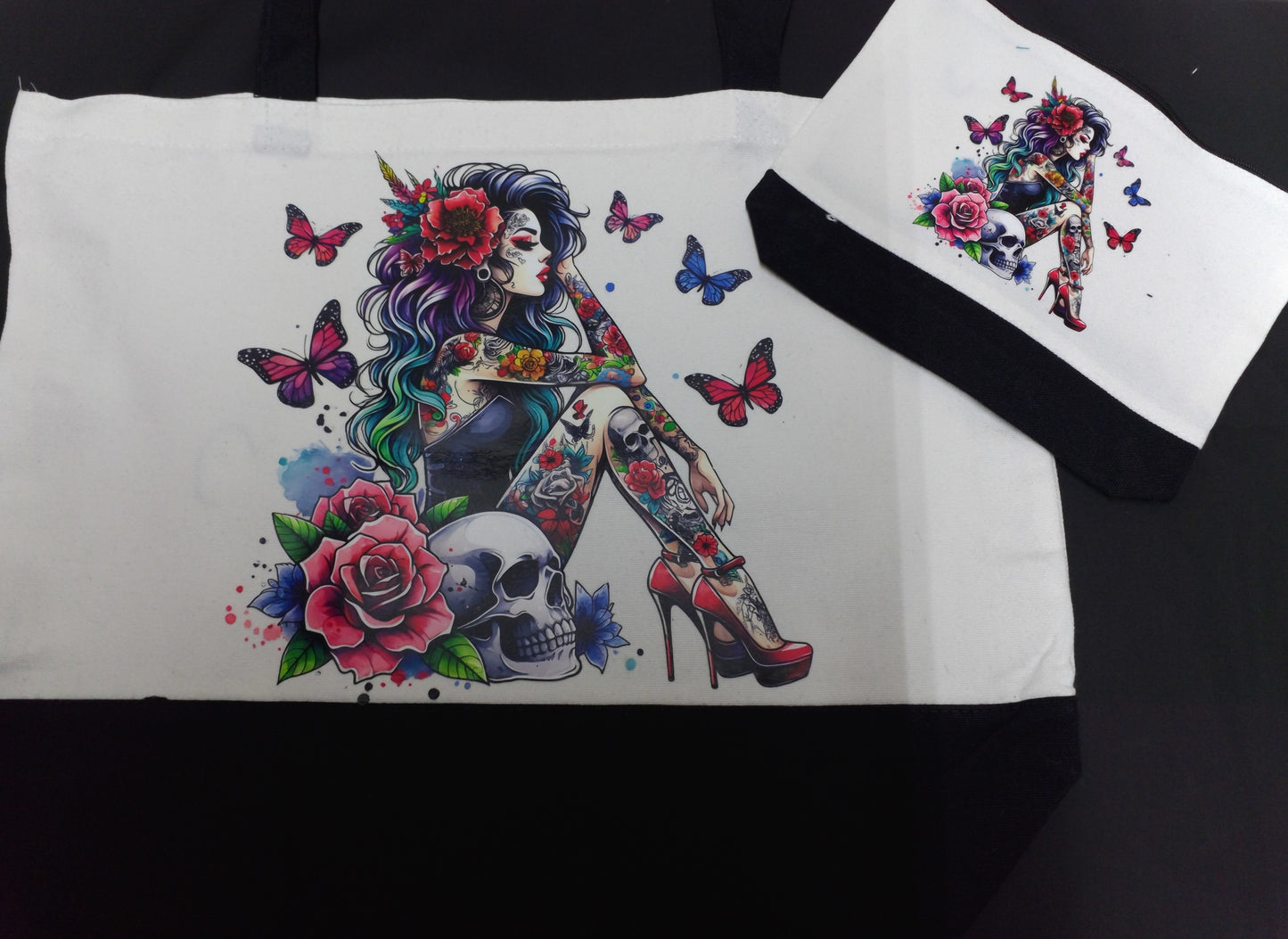 Woman with tattoos an skull matching bag set